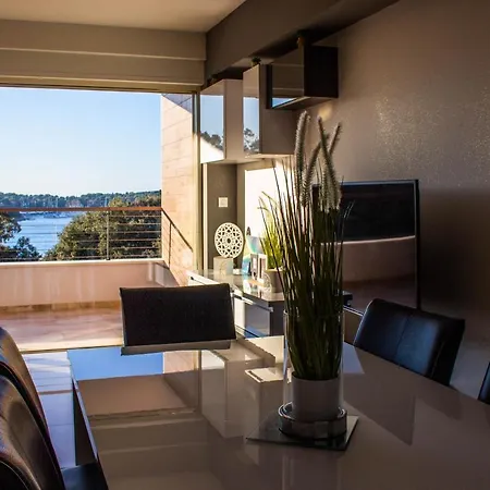 James Apartment *
