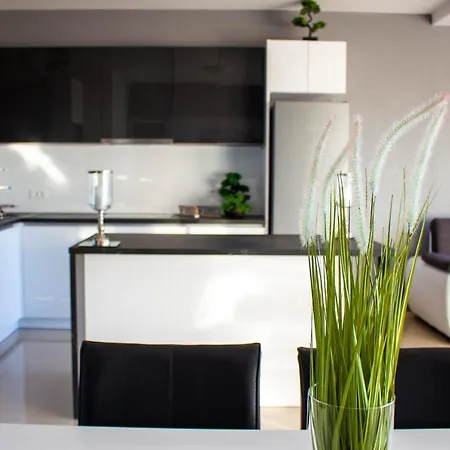James Apartment *